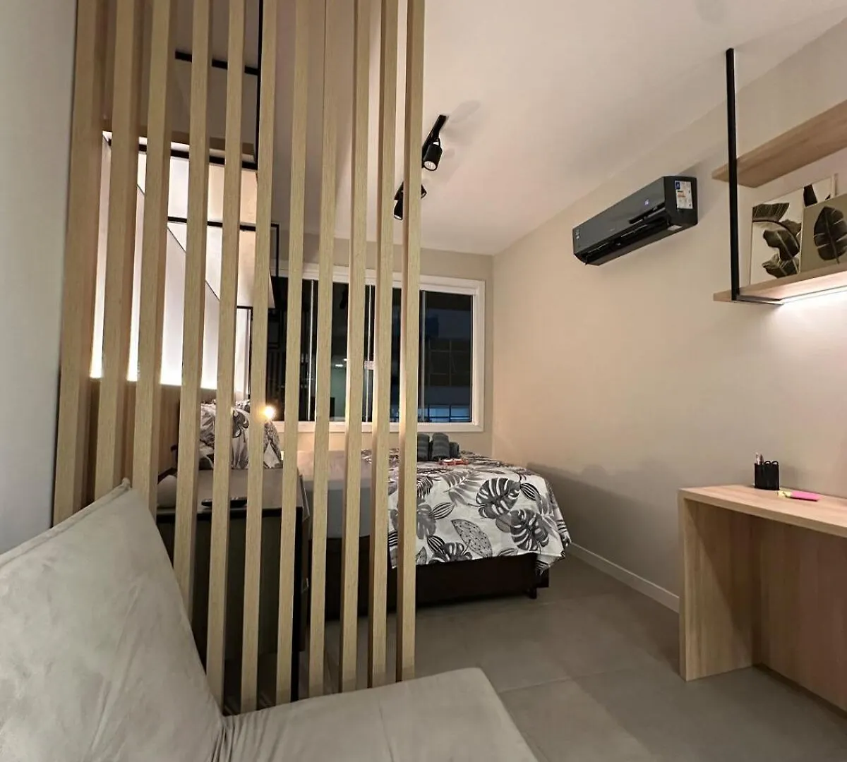 Studio 401 - 3 Min Da Santa Casa Com Garagem Porto Alegre 0*,  Brazil